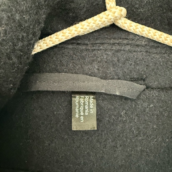 COS Double-Breasted Short Wool-Blend Coat - Picture 8 of 11